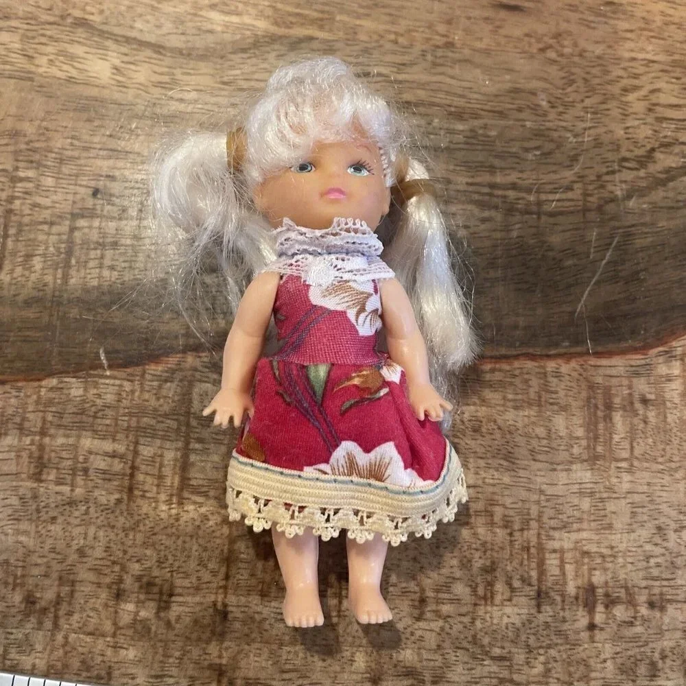 1994 Kelly Doll Barbies Little Sister Long Blonde Hair Dress Dress Floral